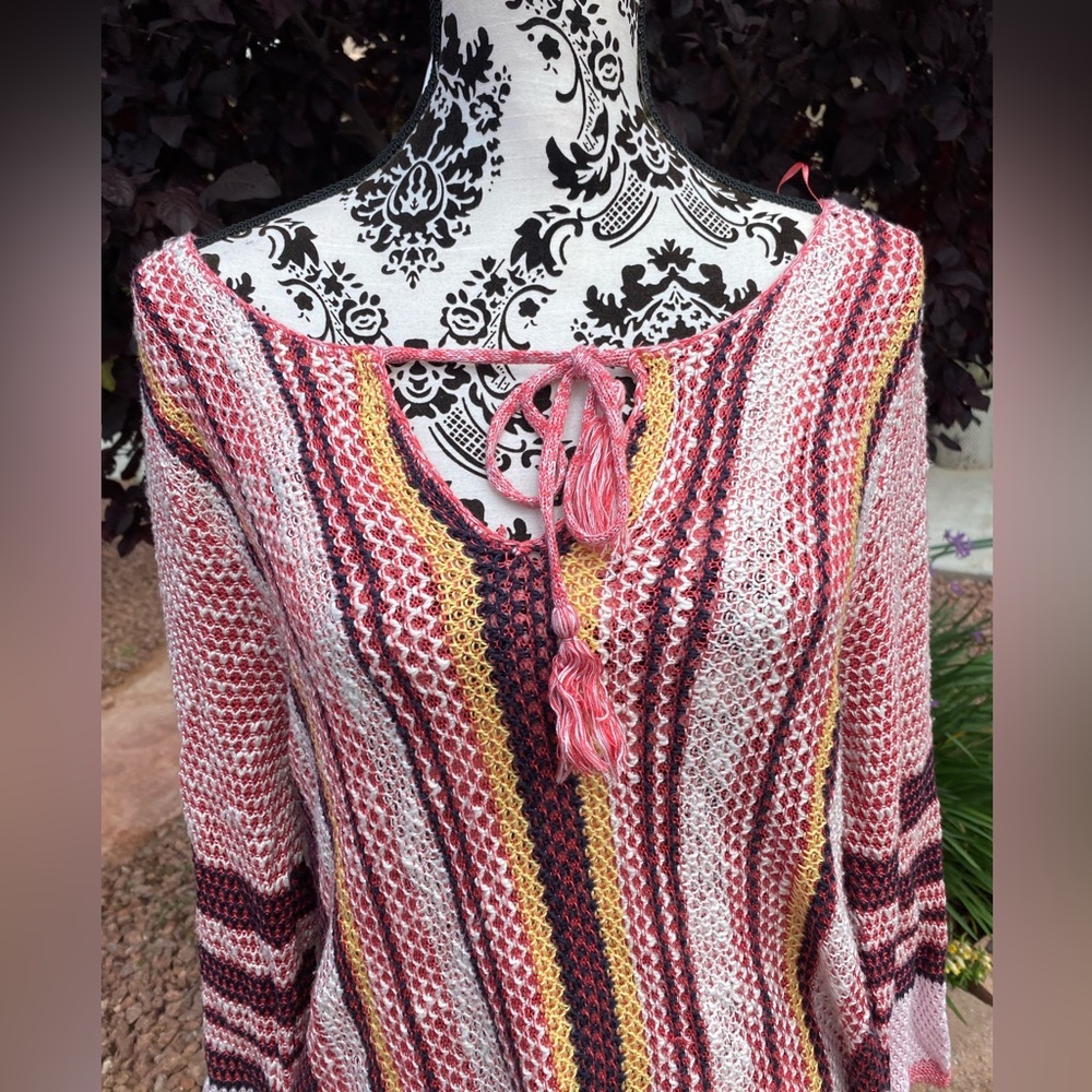 3/$15 beachy vibes sweater size L - Picture 2 of 9